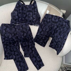 Stori Paisley Black Purple Workout Set Sports Bra‎ Shorts Leggings